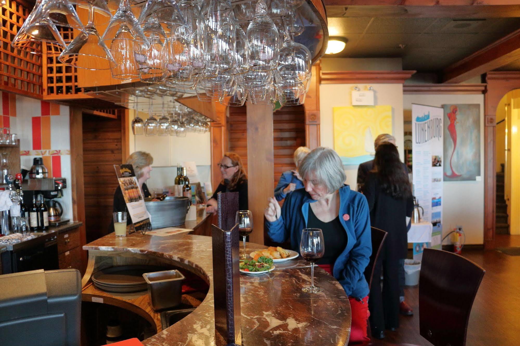 Rum Runner Inn لونينبورج المظهر الخارجي الصورة